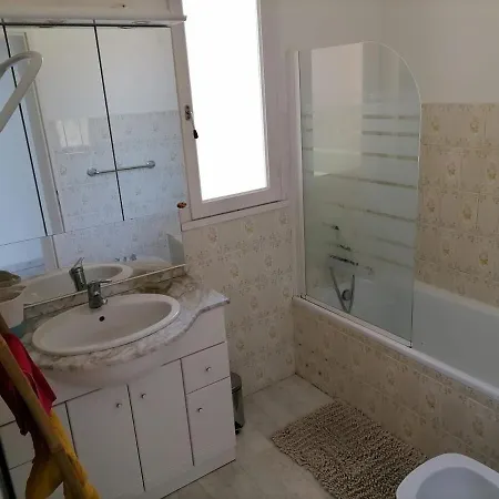Bright 2-bedroom & Beautiful Sea View