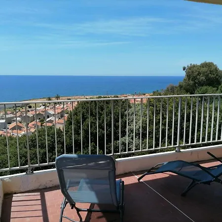 Bright 2-bedroom & Beautiful Sea View