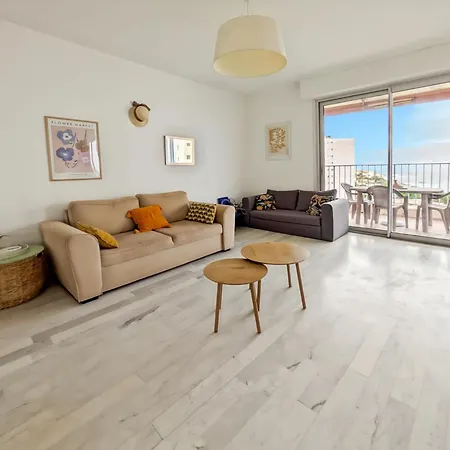 Apartment Bright 2-bedroom & Beautiful Sea View